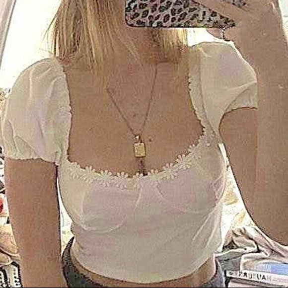 SOLD White Crop Top With Flower Details - Picture 4 of 4